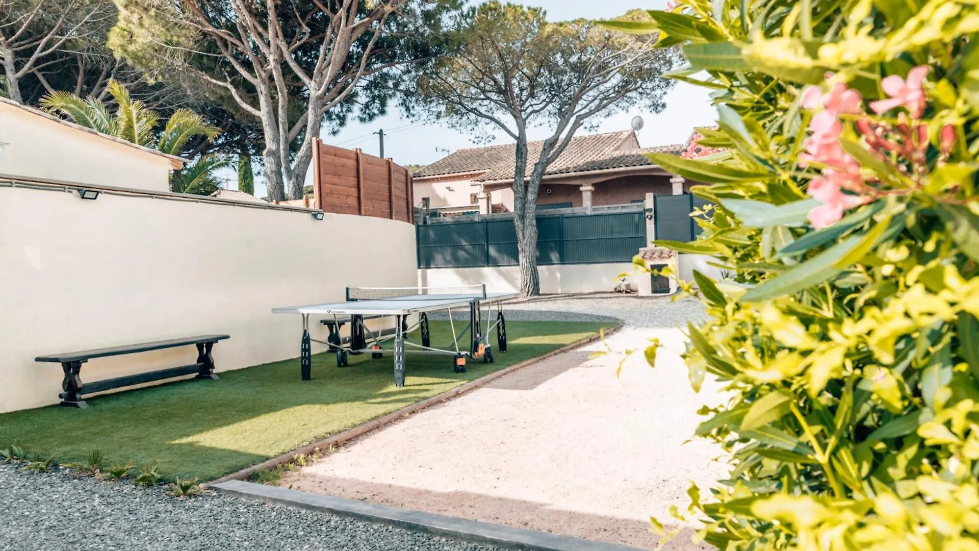 Prázdninový dům Reve D'Azur, Mazet En Bord De Mer, Parking, Piscine Partagee, Terrasse Bbq & Draps Inclus La Nartelle, 1 Salon, 1 Chambre, 1 Cuisine , 1 Sdb Sainte-Maxime Francie