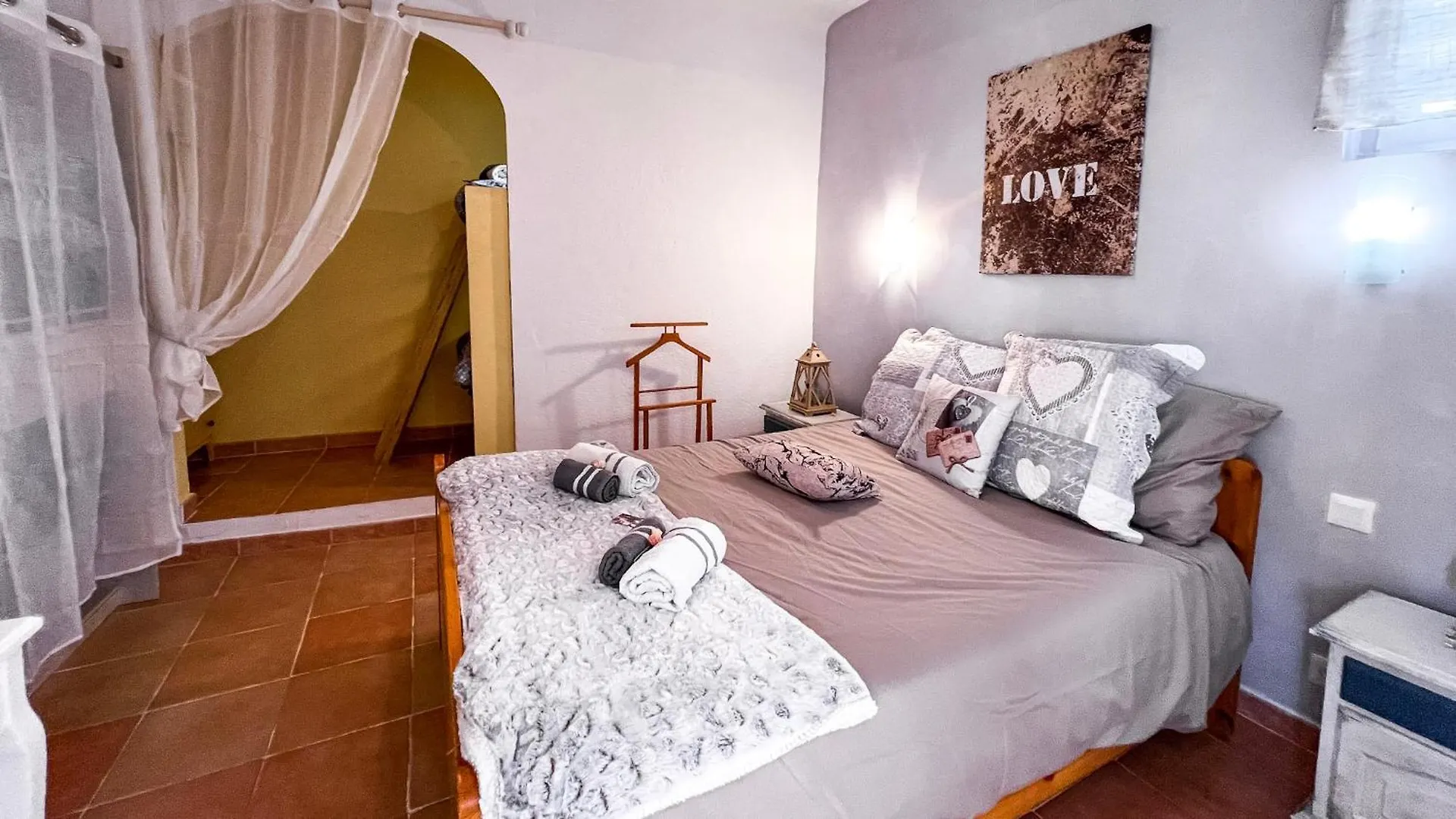 Reve D'Azur, Mazet En Bord De Mer, Parking, Piscine Partagee, Terrasse Bbq & Draps Inclus La Nartelle, 1 Salon, 1 Chambre, 1 Cuisine , 1 Sdb Sainte-Maxime Prázdninový dům