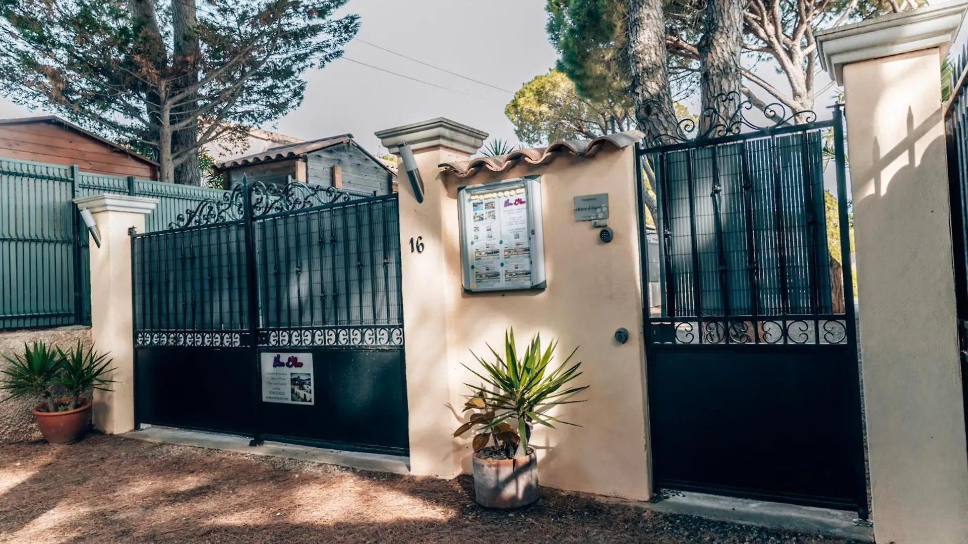 Reve D'Azur, Mazet En Bord De Mer, Parking, Piscine Partagee, Terrasse Bbq & Draps Inclus La Nartelle, 1 Salon, 1 Chambre, 1 Cuisine , 1 Sdb Sainte-Maxime