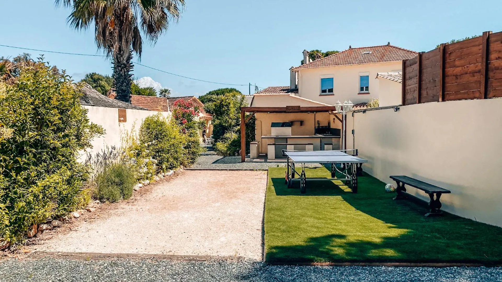 Reve D'Azur, Mazet En Bord De Mer, Parking, Piscine Partagee, Terrasse Bbq & Draps Inclus La Nartelle, 1 Salon, 1 Chambre, 1 Cuisine , 1 Sdb Sainte-Maxime 0*,  Francie
