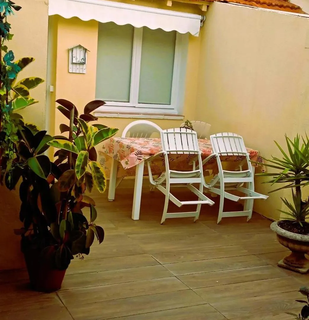 Reve D'Azur, Mazet En Bord De Mer, Parking, Piscine Partagee, Terrasse Bbq & Draps Inclus La Nartelle, 1 Salon, 1 Chambre, 1 Cuisine , 1 Sdb Sainte-Maxime Prázdninový dům