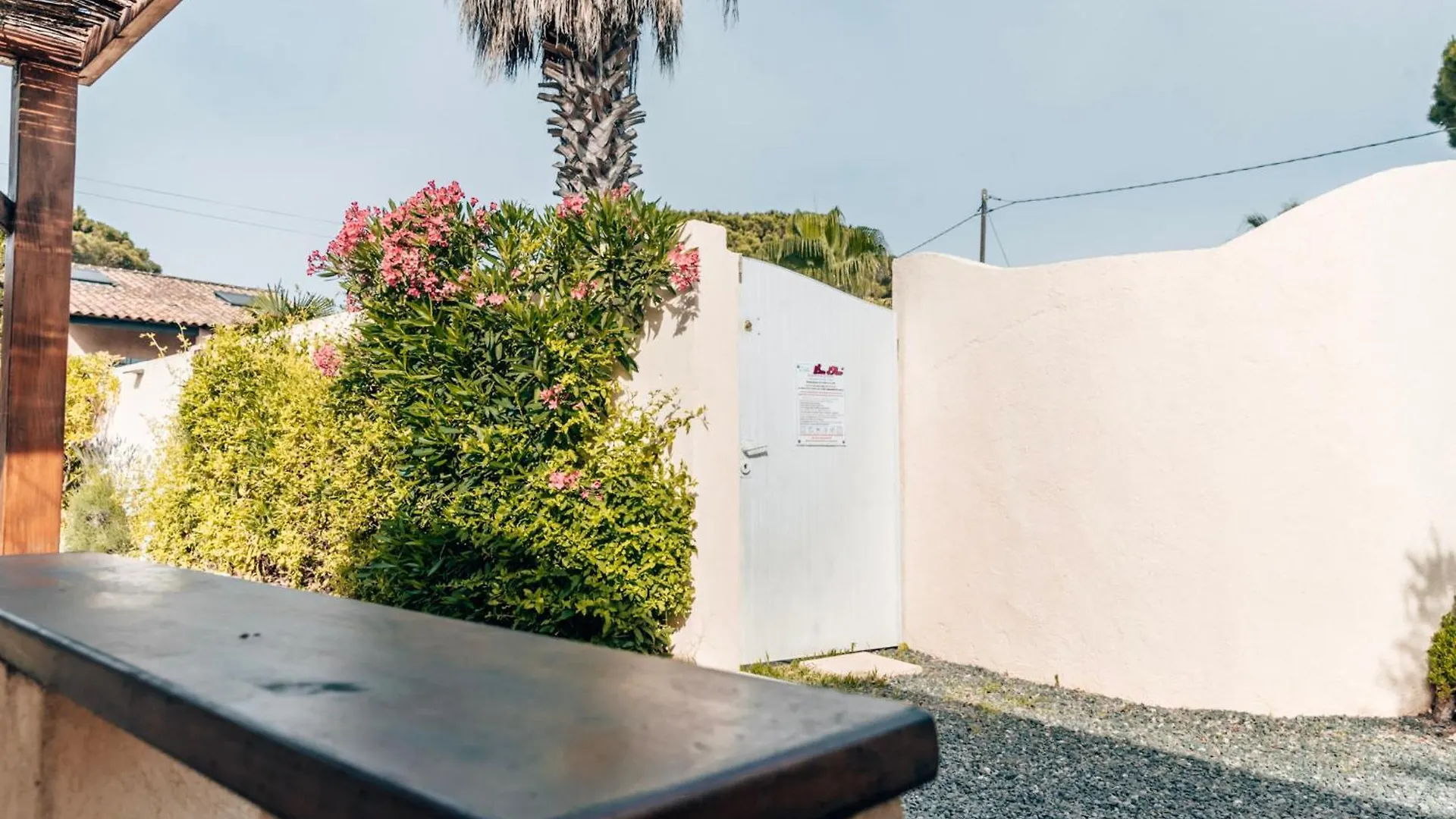 Reve D'Azur, Mazet En Bord De Mer, Parking, Piscine Partagee, Terrasse Bbq & Draps Inclus La Nartelle, 1 Salon, 1 Chambre, 1 Cuisine , 1 Sdb Sainte-Maxime Holiday home