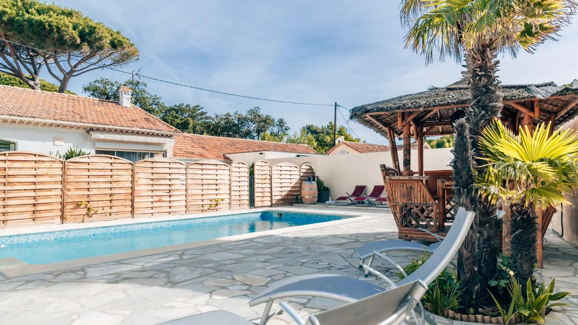Reve D'Azur, Mazet En Bord De Mer, Parking, Piscine Partagee, Terrasse Bbq & Draps Inclus La Nartelle, 1 Salon, 1 Chambre, 1 Cuisine , 1 Sdb Sainte-Maxime 0*,  France