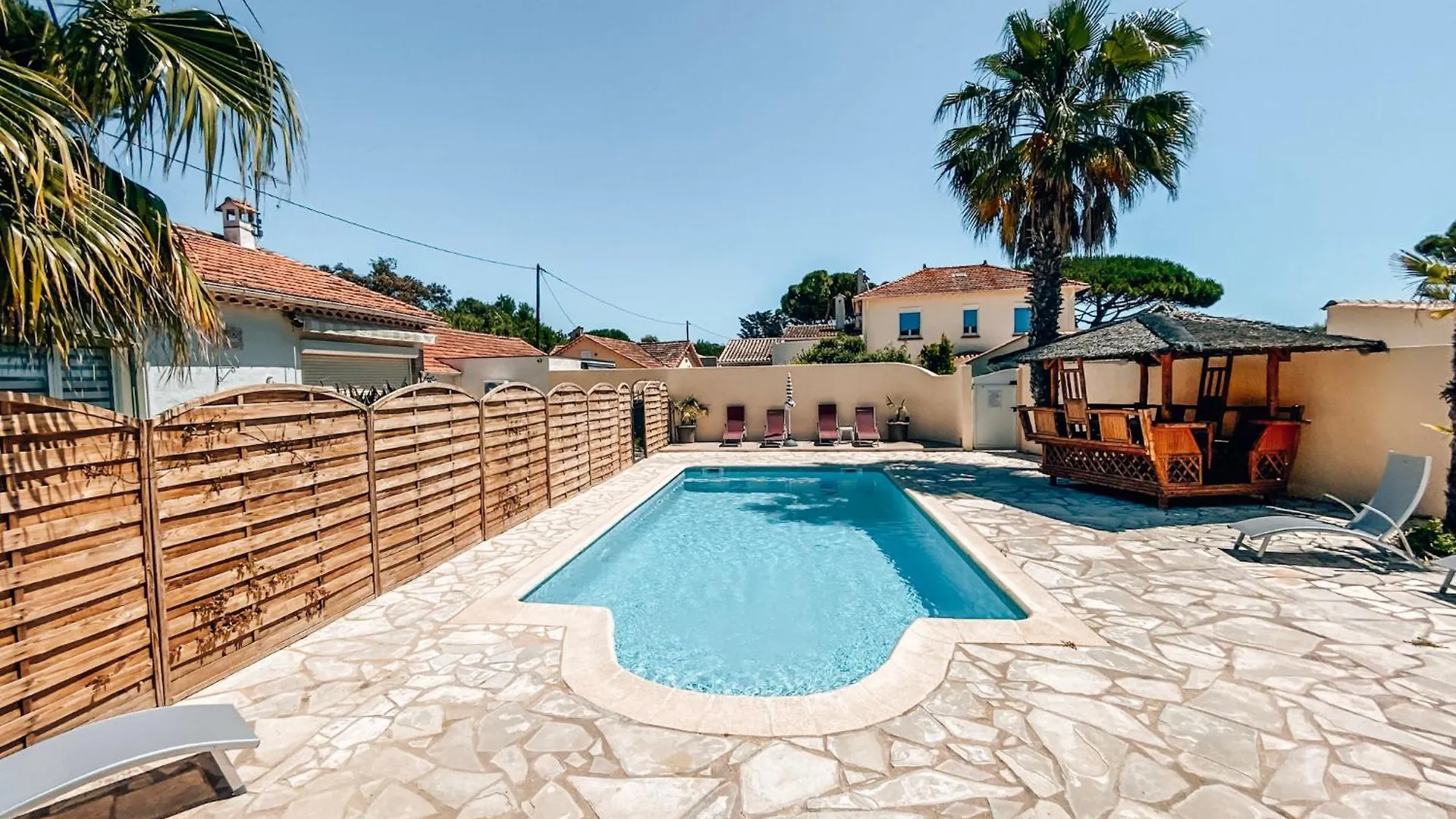 Holiday home Reve D'Azur, Mazet En Bord De Mer, Parking, Piscine Partagee, Terrasse Bbq & Draps Inclus La Nartelle, 1 Salon, 1 Chambre, 1 Cuisine , 1 Sdb Sainte-Maxime France
