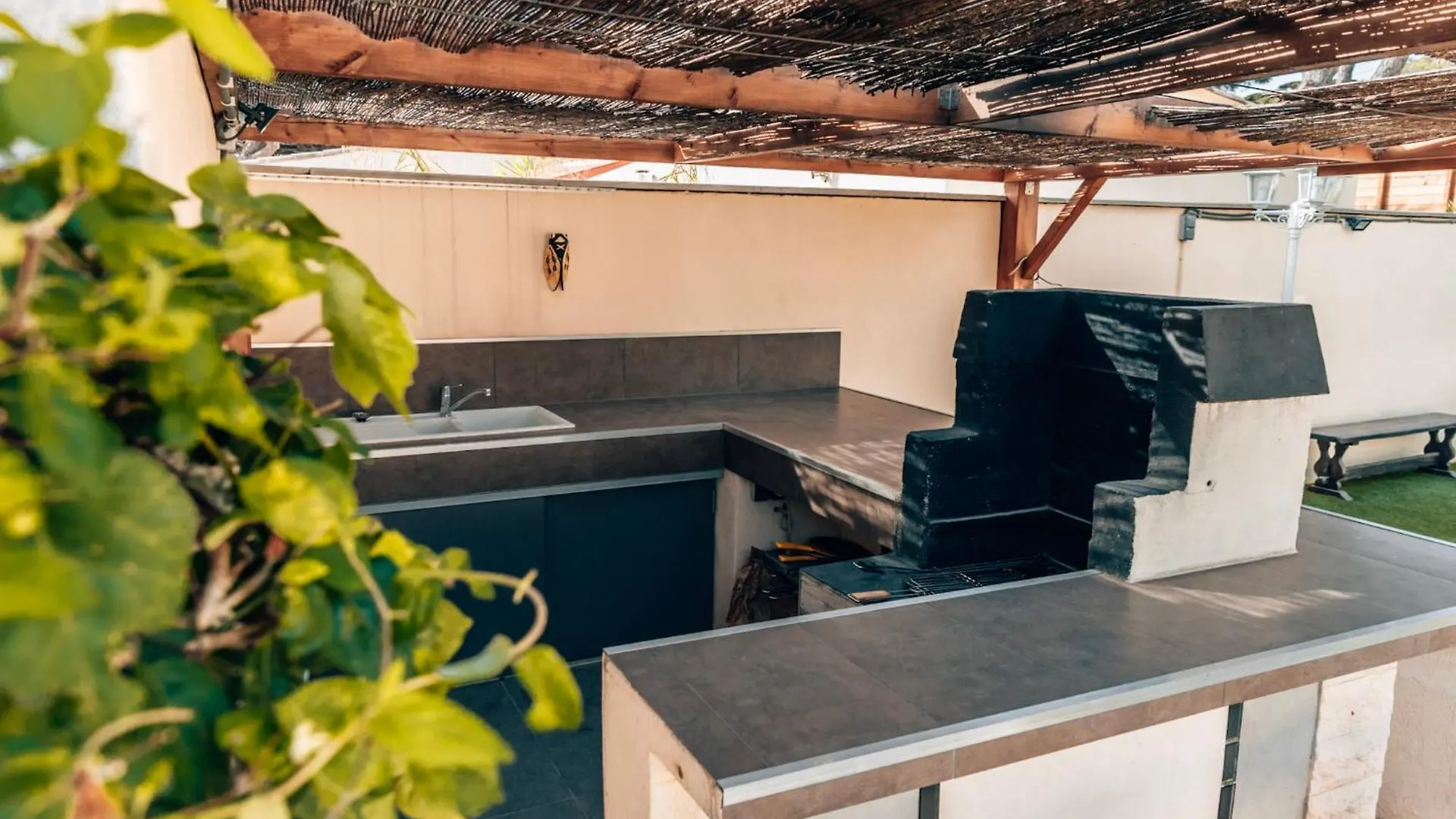 Reve D'Azur, Mazet En Bord De Mer, Parking, Piscine Partagee, Terrasse Bbq & Draps Inclus La Nartelle, 1 Salon, 1 Chambre, 1 Cuisine , 1 Sdb Sainte-Maxime France